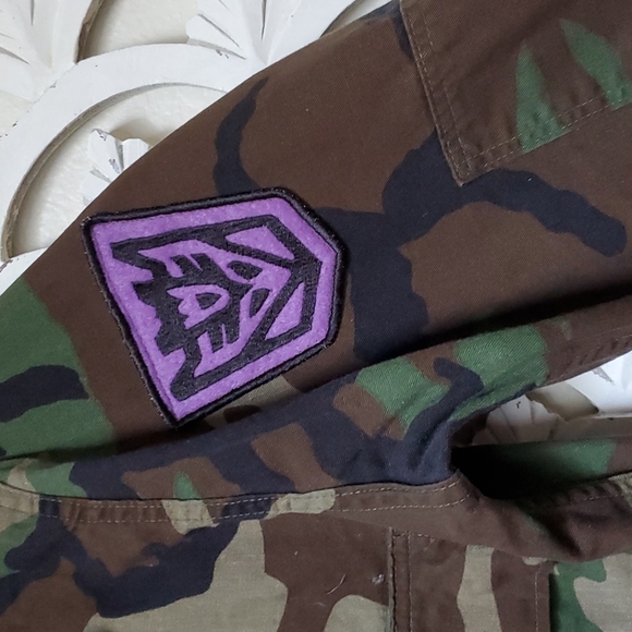 Small Short Vintage Distressed Camo Jacket Autobot and Deception Transfo… - Picture 3 of 10
